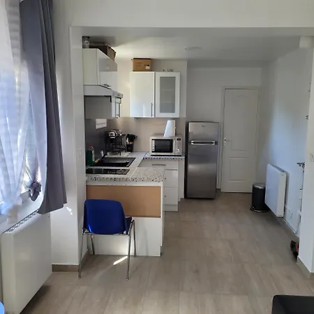 Maison Pour 4 Personnes A 2 Pas De Paris Hébergement de vacances *